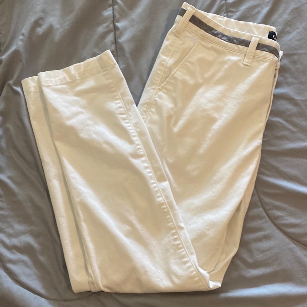 Express ur self with this skinny white pants
